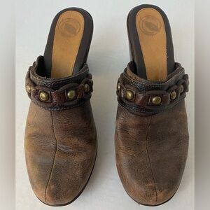 Nurture Dory Womens 8 1/2 M Clogs Mules Brown Metal Stud Leather 3" Heel Slip On